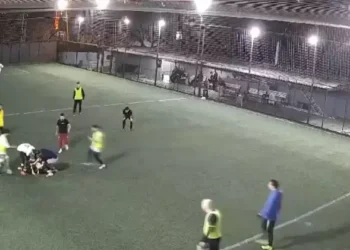 Halı saha maçı sırasında fenalaşan 2 genç hayatını kaybetti