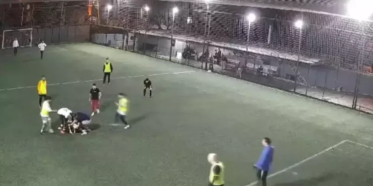 Halı saha maçı sırasında fenalaşan 2 genç hayatını kaybetti