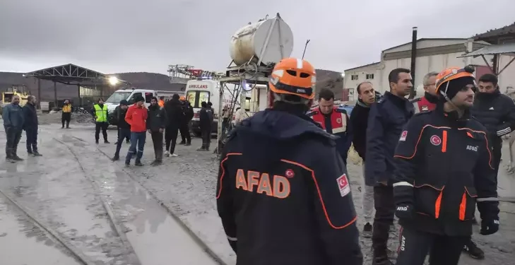Baraj tünelinde devrilen vagonun altında kalan işçi öldü