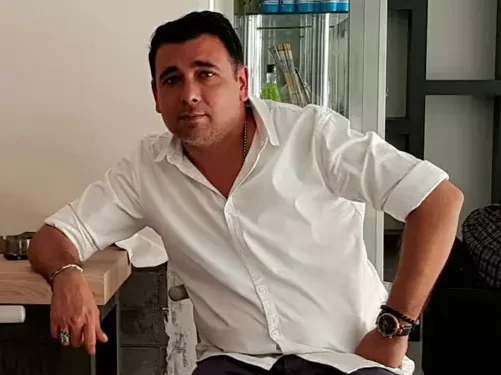 Otomobile çarpan motosikletin sürücüsü öldü