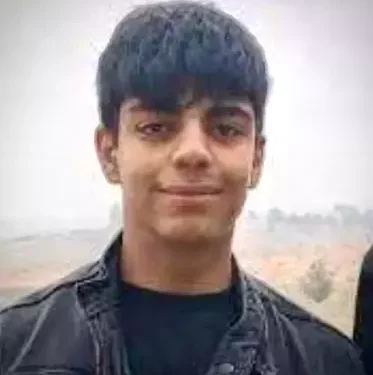 Devrilen traktörün altında kalan genç öldü