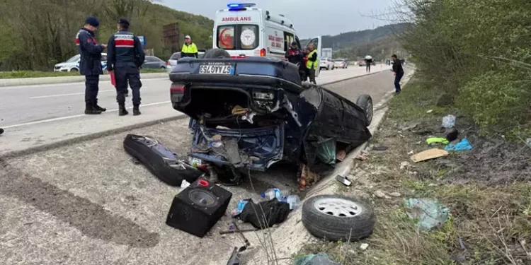 İki otomobil çarpıştı: 10 yaralı