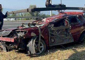 Kanala uçan otomobil sürücüsü hayatını kaybetti