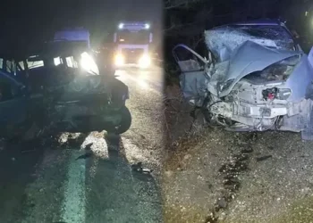 Otomobiller kafa kafaya çarpıştı: 1 ölü 3 yaralı