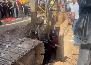 Toprak altında kalan 3 işçi hayatını kaybetti