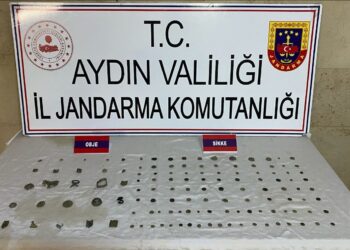 Tarihi eserleri satmak isterken yakalandılar