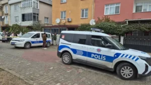 Tekirdağ’ın Marmaraereğlisi ilçesinde 15 yaşındaki iki kız çocuğu, evde tabancayla
