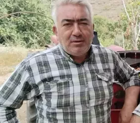 Devrilen traktörün altında kalan sürücü öldü