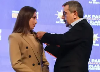 Türkiye'nin en genç belediye başkanı AK Parti'ye katıldı