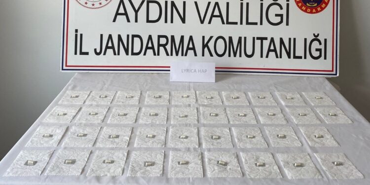 İncirliova’da durdurulan otomobilden uyuşturucu hap çıktı