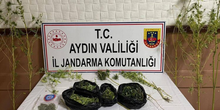 ‘Dur’ ihtarına uymayan sürücüsü uyuşturucuyla yakalandı