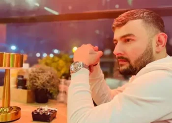 Tamir ettiği TIR rampasının altında kaldı