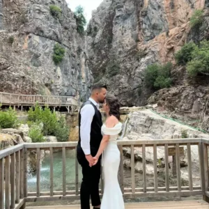Balayı dönüşü kaza sürücü öldü, eşi ağır yaralı