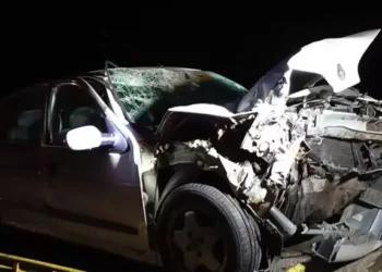 Kamyonla çarpışan otomobildeki karı-koca hayatını kaybetti