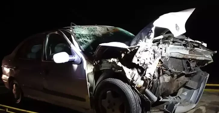 Kamyonla çarpışan otomobildeki karı-koca hayatını kaybetti