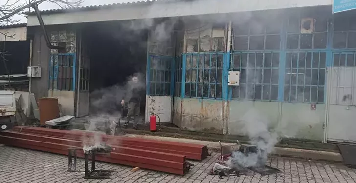 İşçi tiner bidonunun patlamasıyla yandı