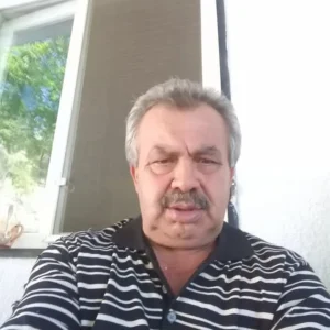 Çiftçi devrilen traktörün altında kaldı