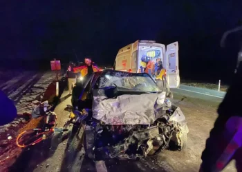 İki otomobil çarpıştı: 1 ölü, 6 yaralı