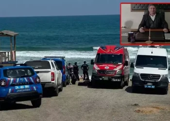 Denize giren okul müdürü boğularak hayatını kaybetti