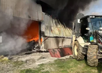 Aydın'da çadır imalatı yapılan iş yerinde yangın