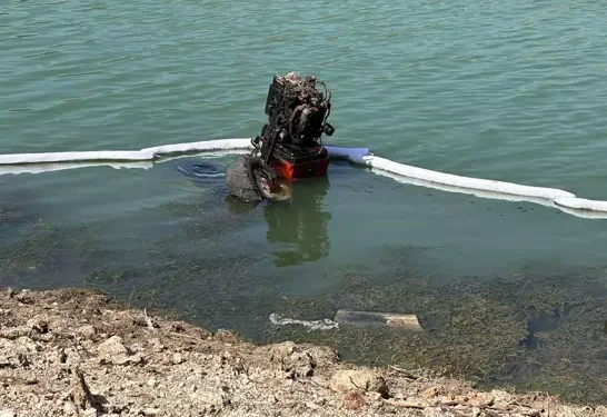 Baraja düşen traktörün sürücüsü öldü