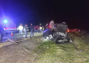 Hafif ticari araç takla attı: 3 ölü, 2 yaralı